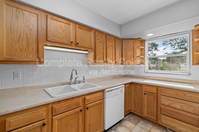 Building Photo - 10423 Balmoral Dr