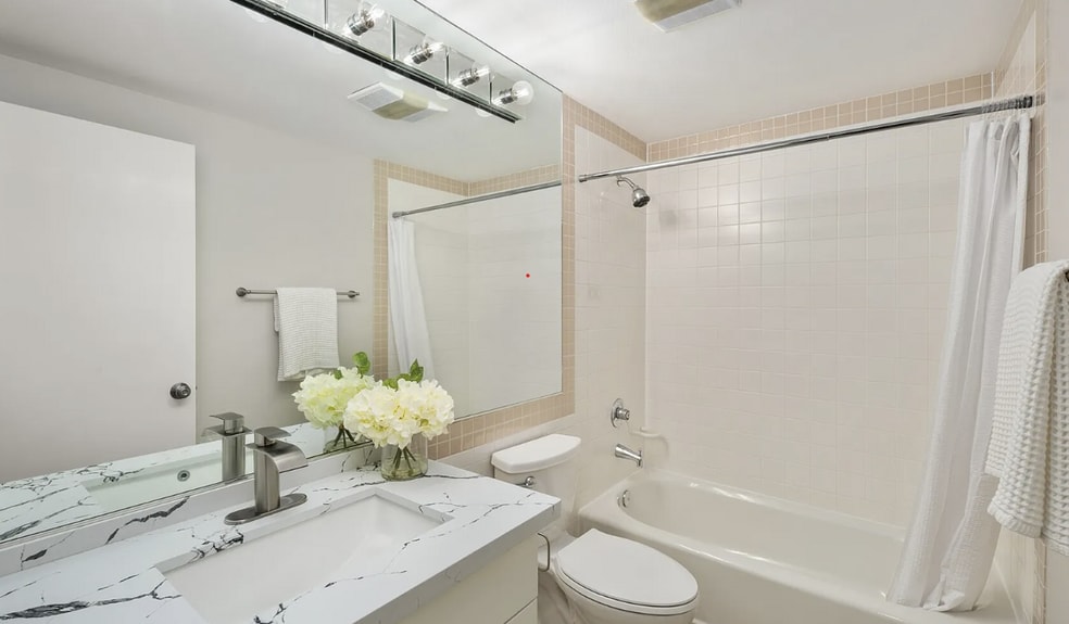 Building Photo - 1768 Aurora Ave N