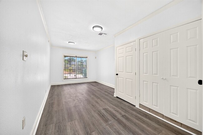 Building Photo - 9211 Clearway Dr