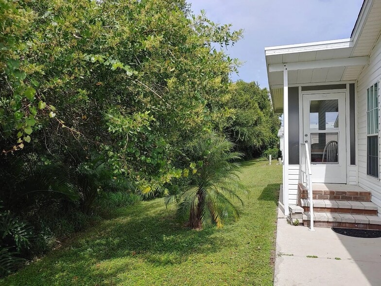 Building Photo - 215 Tiger Lilly Dr