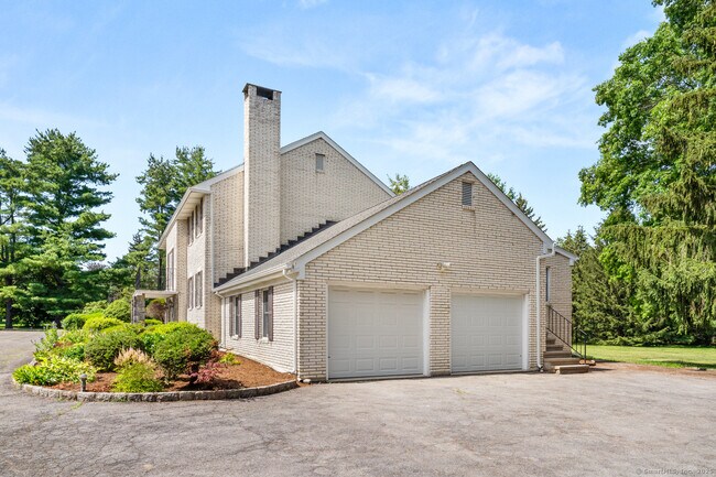 Building Photo - 66 Middle Ridge Rd