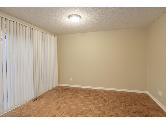 Building Photo - 38 Winona St W