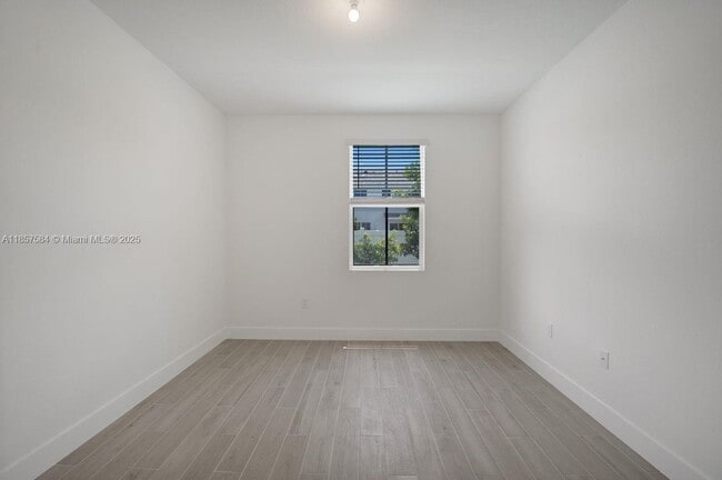 Building Photo - 133 SW 171st Ave