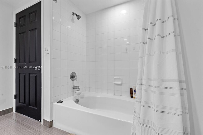 Building Photo - 2000 N Bayshore Dr