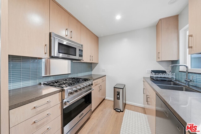 Building Photo - 1342 Stanford St