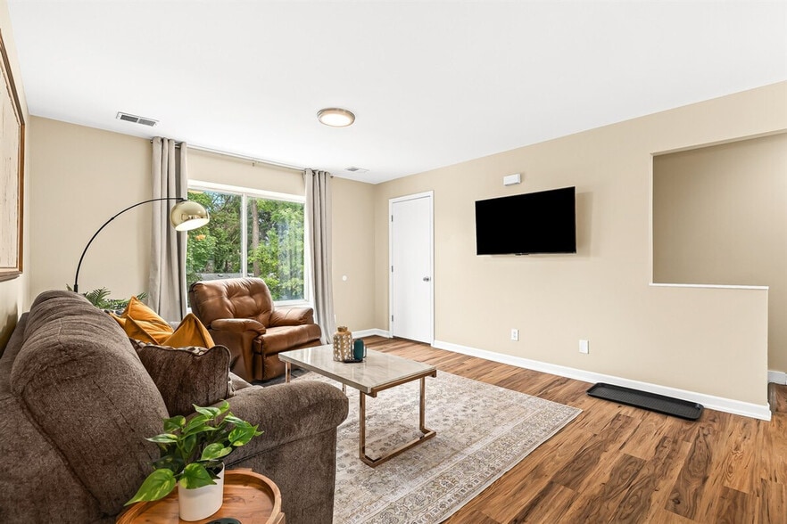 Building Photo - 18423 Sharon Ln