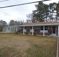 Building Photo - 901 Barn St