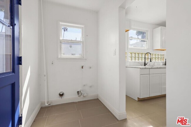 Building Photo - 4411 Victoria Park Dr