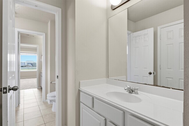 Building Photo - 21811 Honeysuckle Grove Ln