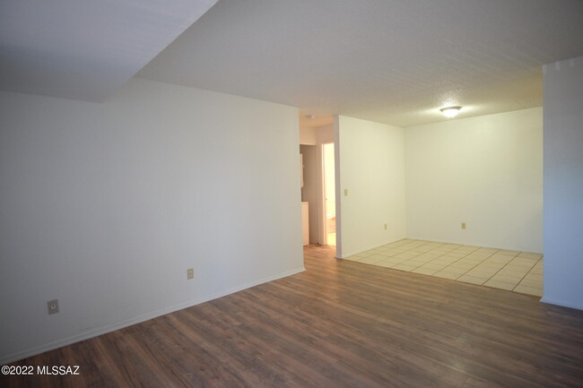 Building Photo - 6625 E Golf Links Rd