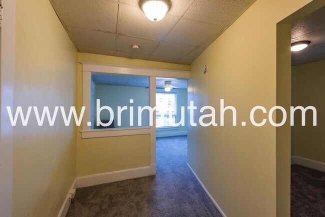 Building Photo - 273-275 S. 400 E. - 11