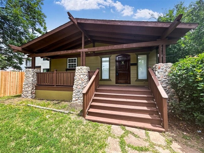 Building Photo - 2415 Durwood St