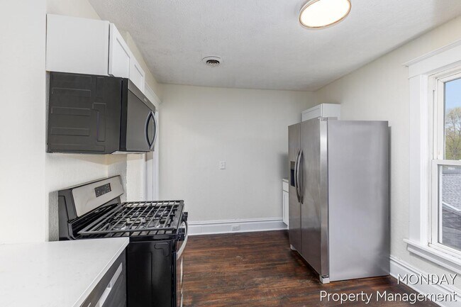 Building Photo - 531 W Webster Ave