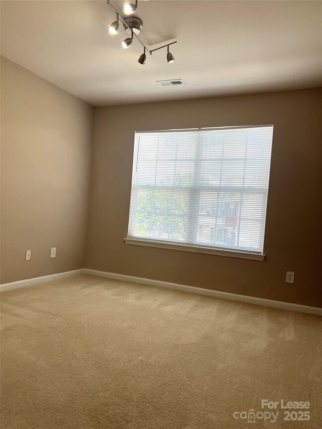 Building Photo - 15022 Northsprings Dr