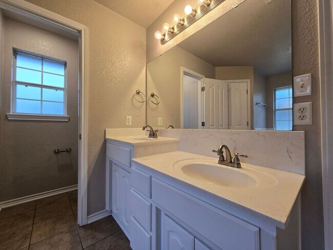 Building Photo - 5609 Hunters Ridge Trail