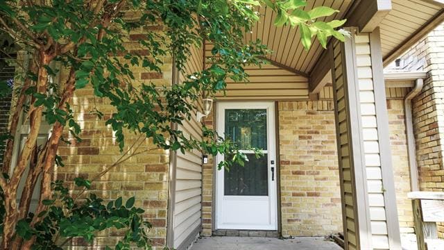 Building Photo - 4734 Cliffwood Dr