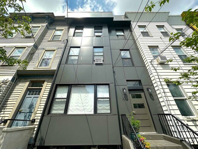 Building Photo - 221 Brunswick St