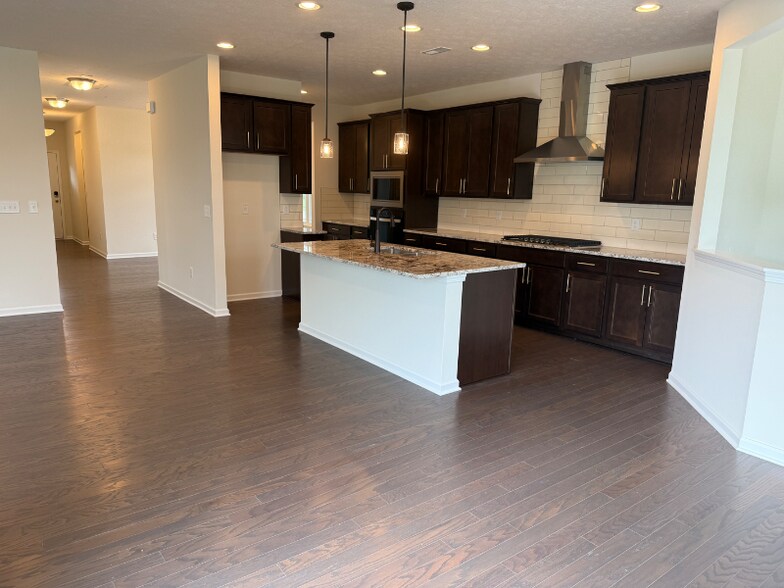 Building Photo - 8580 Apricot Wy