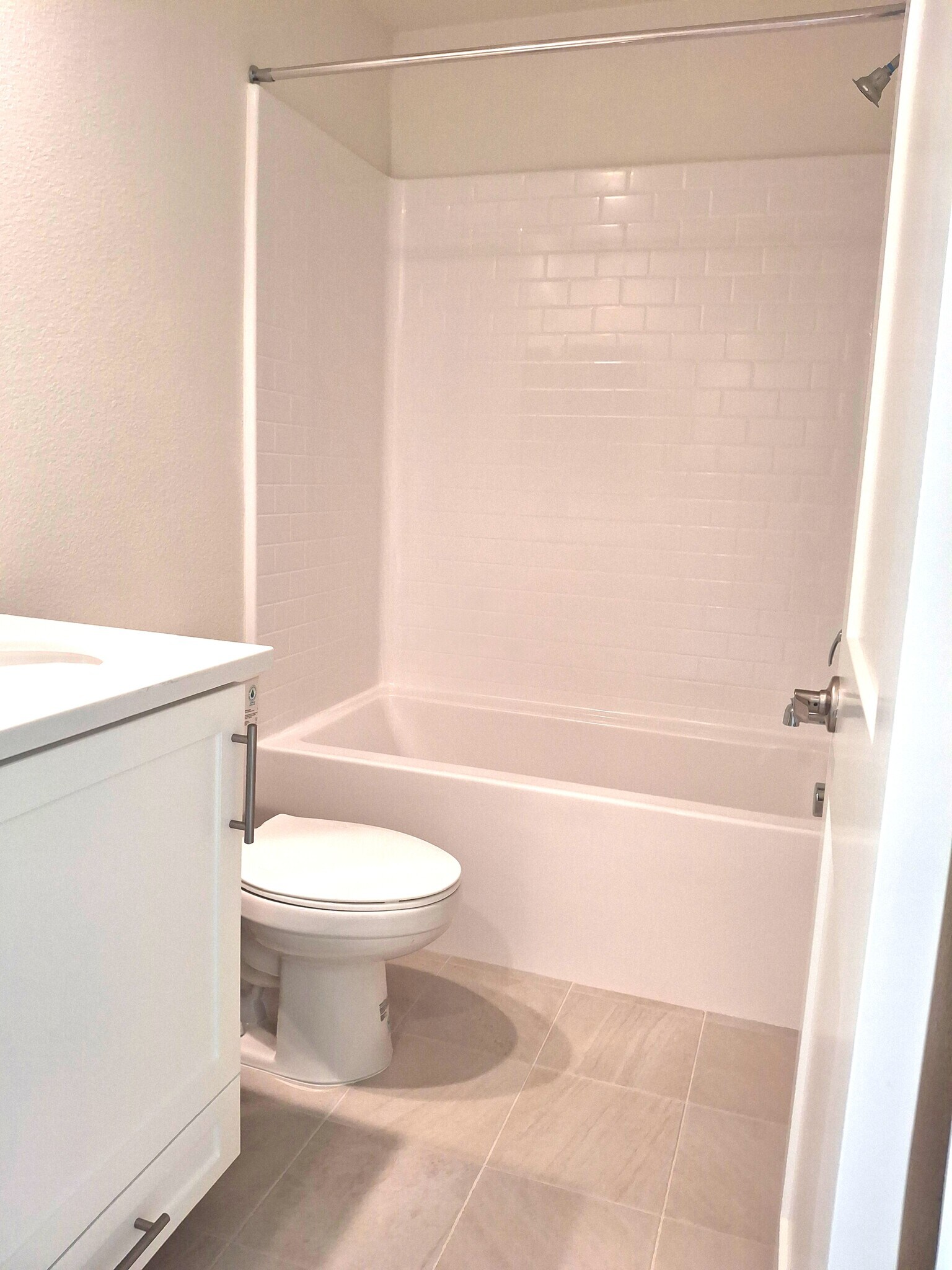 Building Photo - 2586 Delphinium Ln