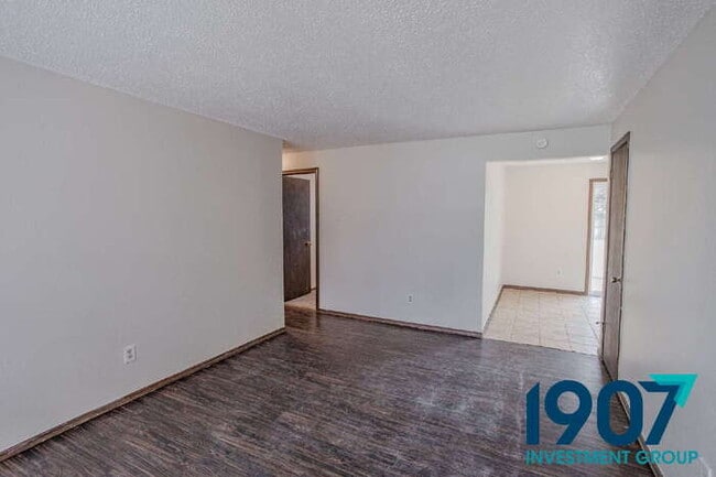 Building Photo - Charming 3-Bedroom Home in Moore with Spac...