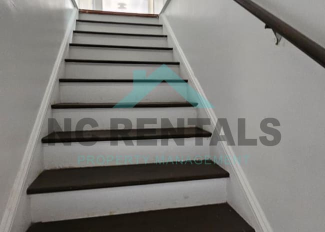 Building Photo - 1006 Panola St