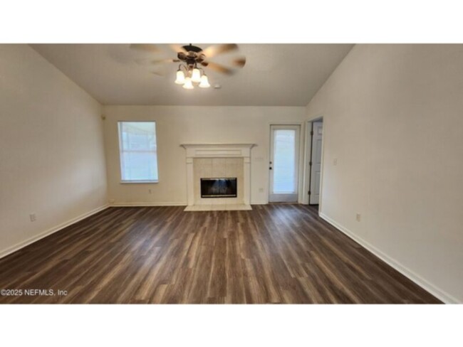 Building Photo - 4/2 in Westchase Manor