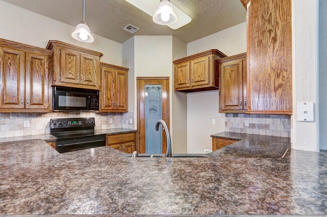 Building Photo - 500 Loyd Ln