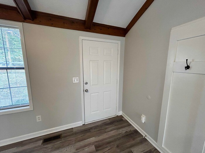 Building Photo - 1816 Winding Way Dr