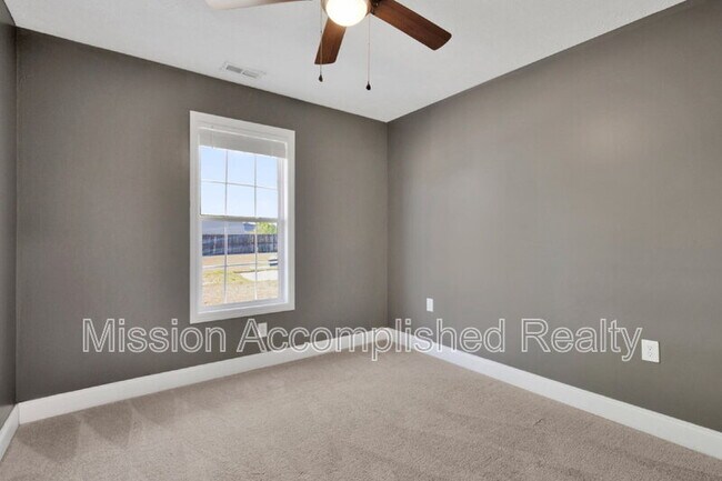 Building Photo - 304 Hawthorn Dr