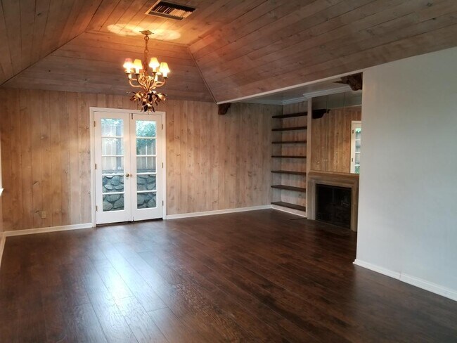 Dining room - 4822 Grand Ave