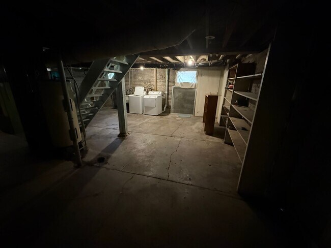 Building Photo - 3 bed/1 bath house