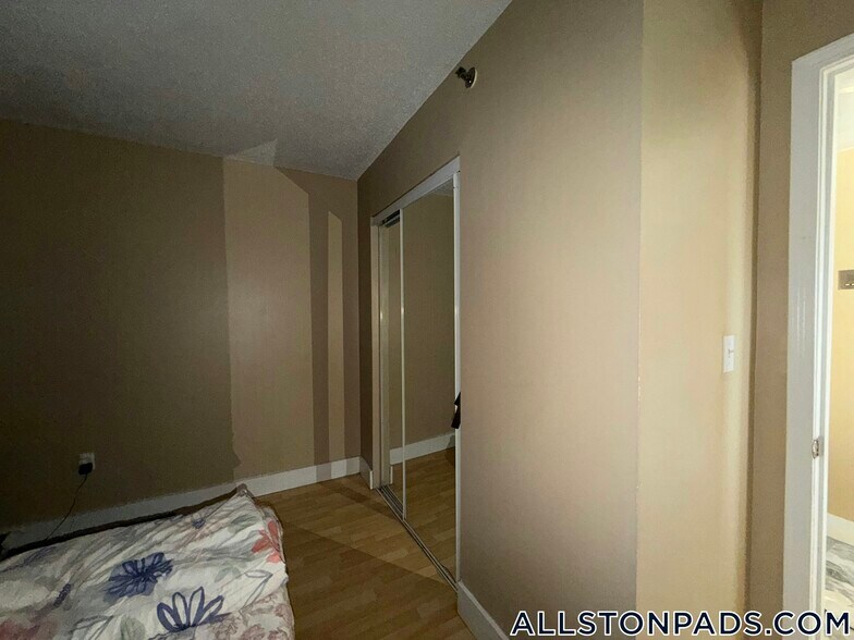 Building Photo - 15 N Beacon St