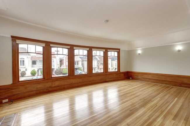 Building Photo - Charming Outer Sunset 2 bed / 1 bath home ...