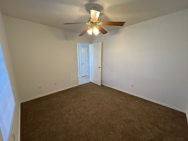 Building Photo - 3908 Fieldcrest Dr