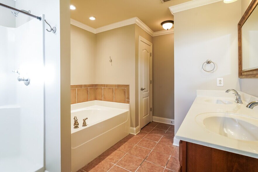 Building Photo - 1521 Barnsley Dr