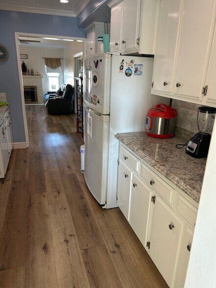 Building Photo - 637 Dornie St