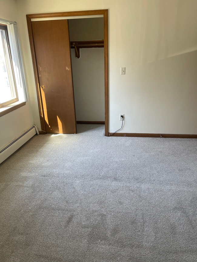 Building Photo - 4 Hallmark Gdns