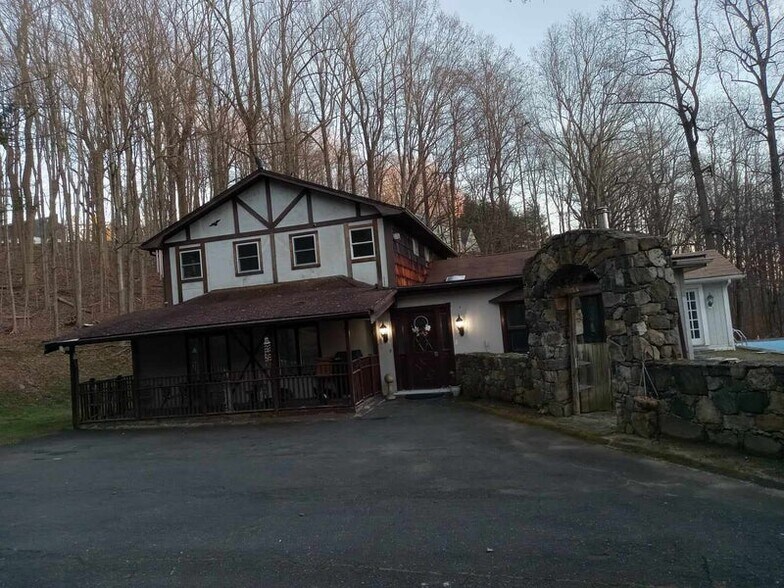 Building Photo - 4 Zinn Rd