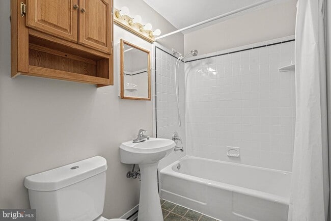 Building Photo - 1021 Arlington Blvd