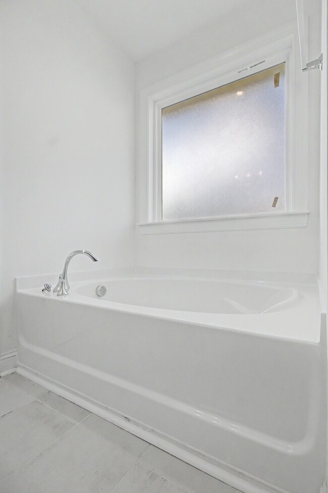 Building Photo - 248 Buckingham Dr