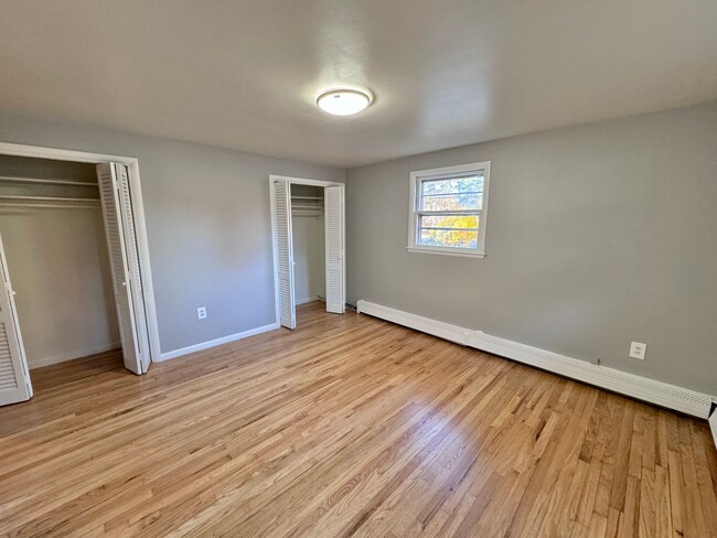 Building Photo - Renovated Single Family 3 Bed / 2.5 Bath w...