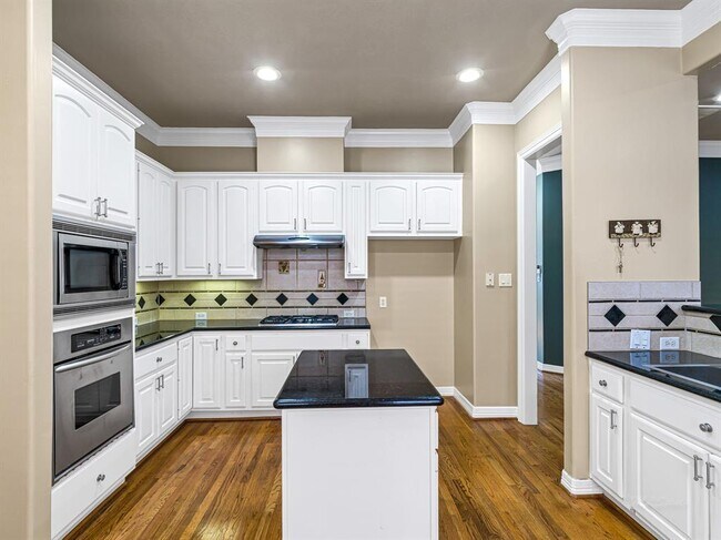 Building Photo - 3006 E Park at Fairdale