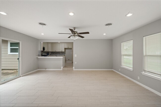 Building Photo - 5755 Belvedere Dr