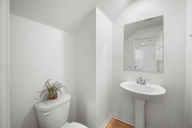 Building Photo - 2612 Babaco St