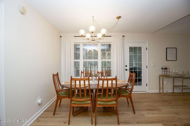 Building Photo - 681 Ginesing Dr