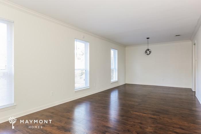 Building Photo - 1401 Jennifer Dr