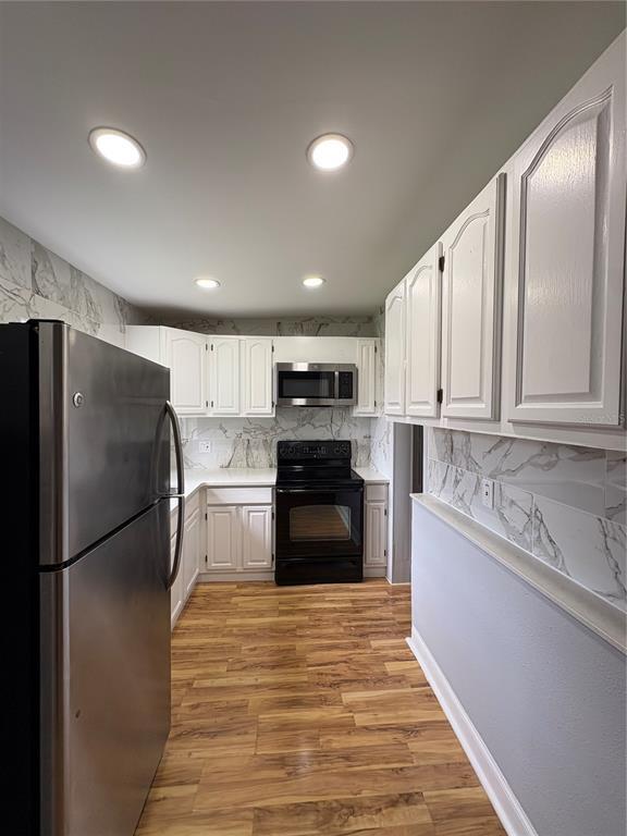Building Photo - 821 S Solandra Dr