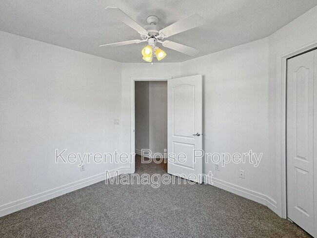 Building Photo - 2144 S Dorothy Ave