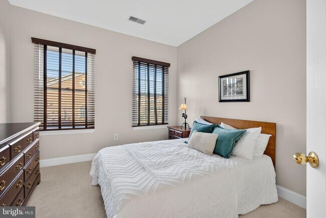 Building Photo - 43789 Water Bay Terrace