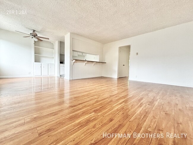 Building Photo - 10535 Lindley Ave